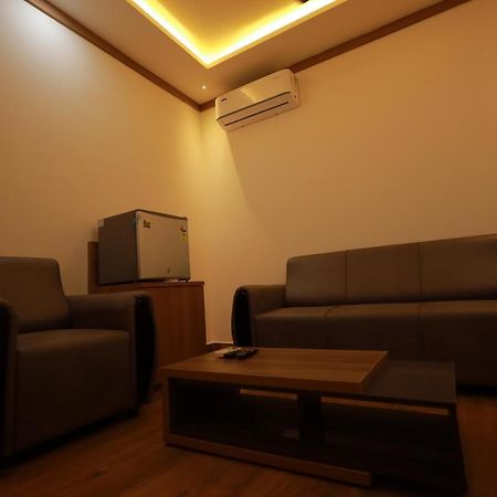Hydepark Regency Hotel Палакад Екстериор снимка